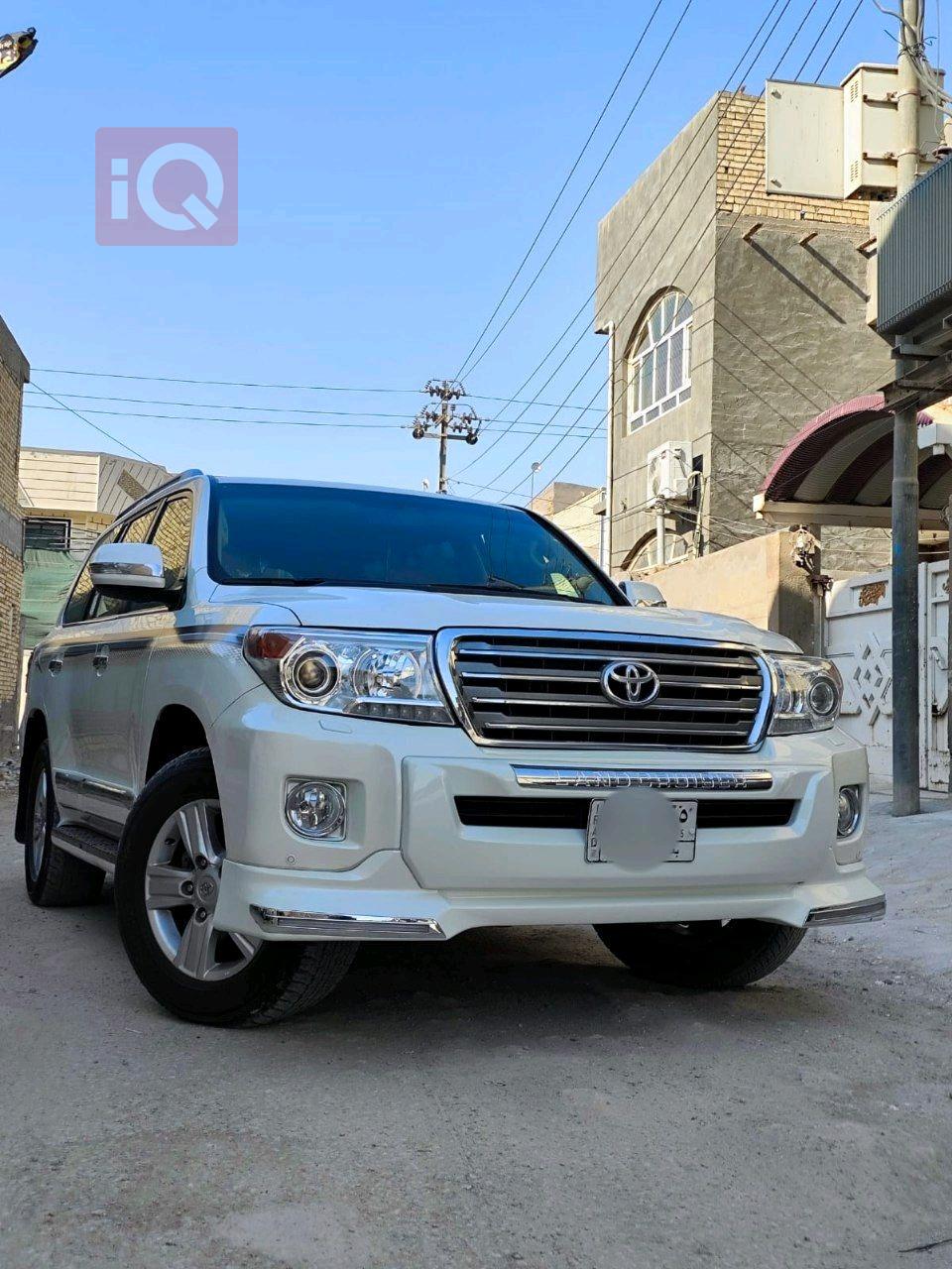 تۆیۆتا لاند کروزەر